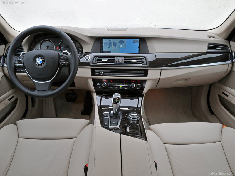 BMW-5-Series_2011_800x600_wallpaper_b0.jpg