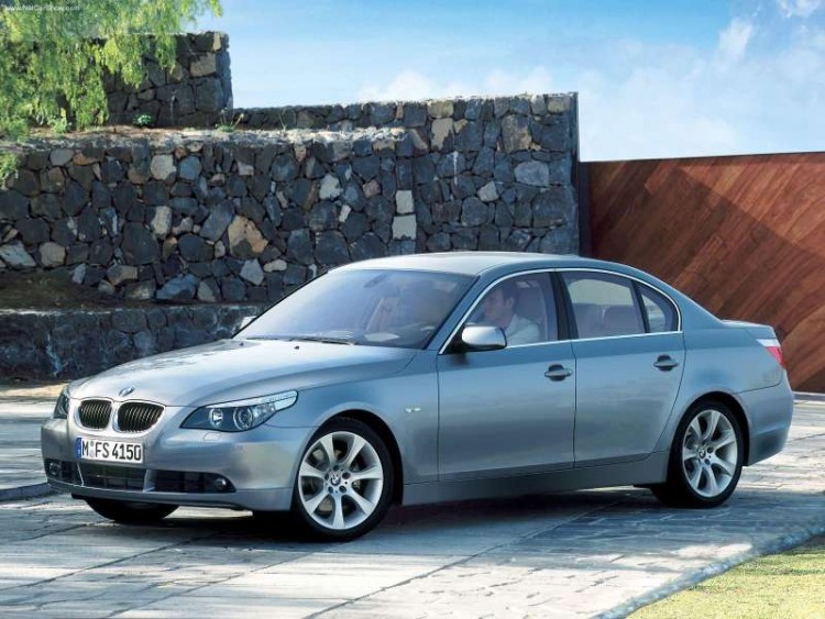 BMW-520i-2003.jpg