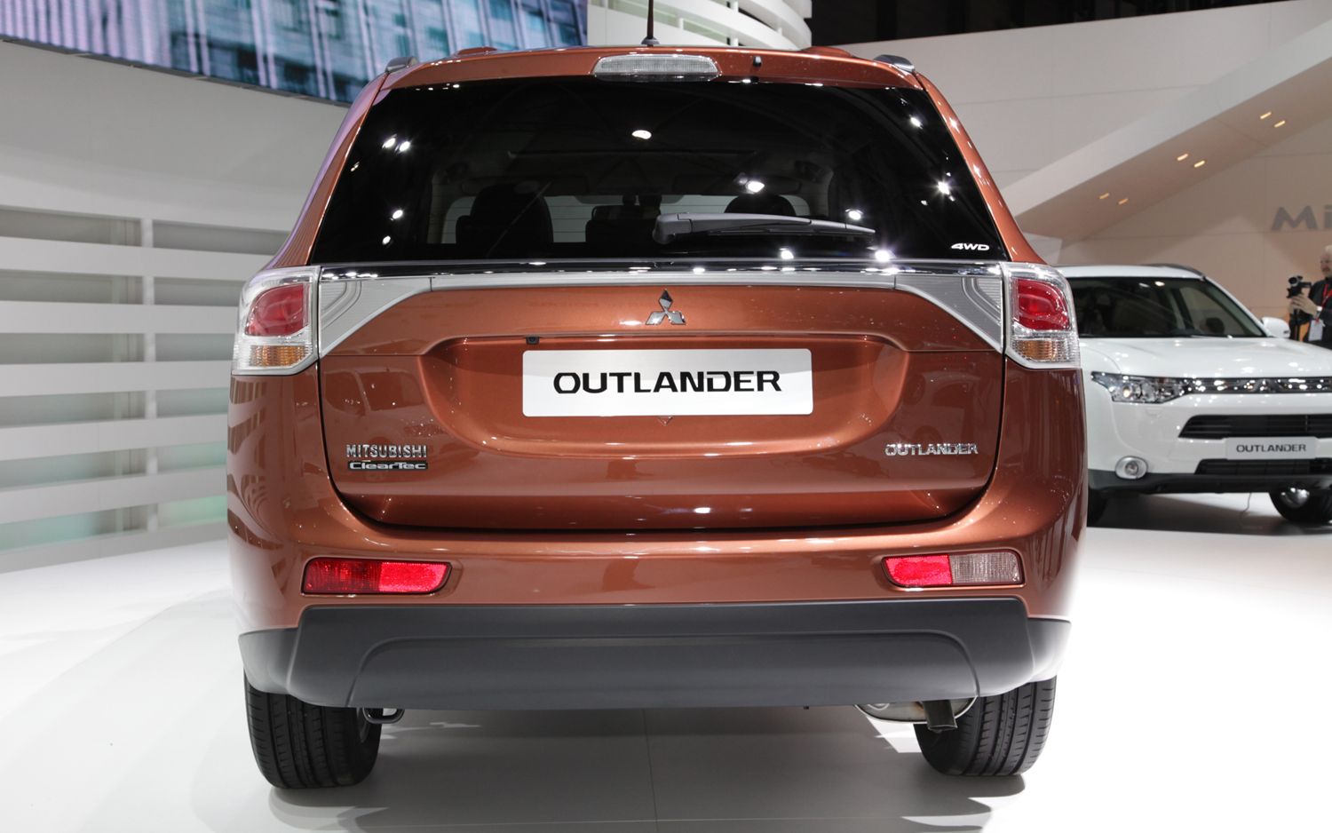 mitsubishi-outlander-rear-view.jpg